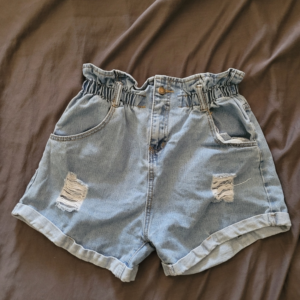 ✨3/$15✨Oversized baggy high waisted paper bag distressed shorts size Medium